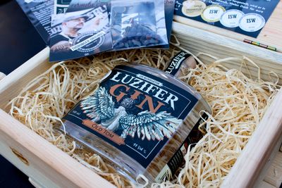 KISTE mit einer Flasche Old Tom GIN 500ml 44 Vol% KISTE mit einer Flasche Old Tom GIN 500ml 44 Vol%