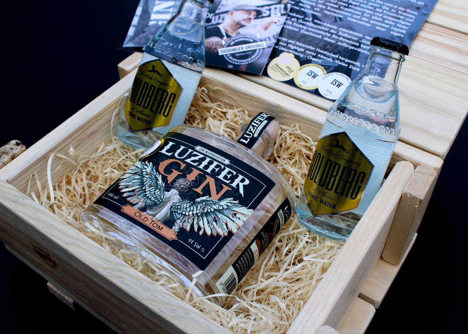 KISTE mit einer Flasche Old Tom GIN 500ml 44 Vol% und 2 Fever Tree Tonic