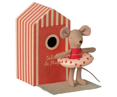 Beach mouse. Little sister in cabin de plage