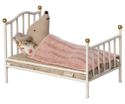 Maileg vintage bed mouse - off white