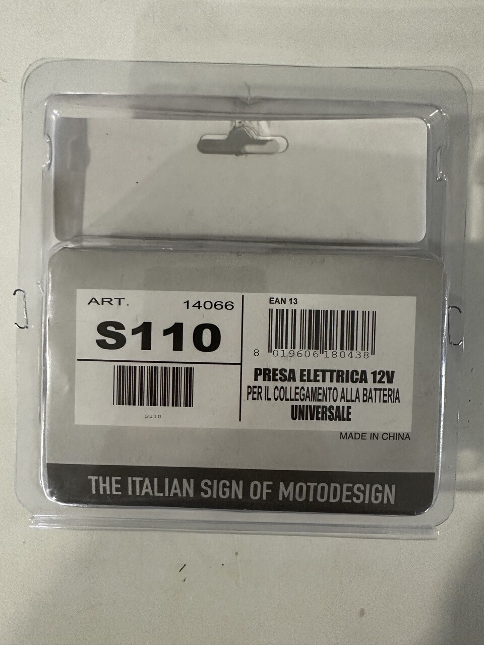 Presa elettrica 12V per il collegamento alla batteria universale GIVI