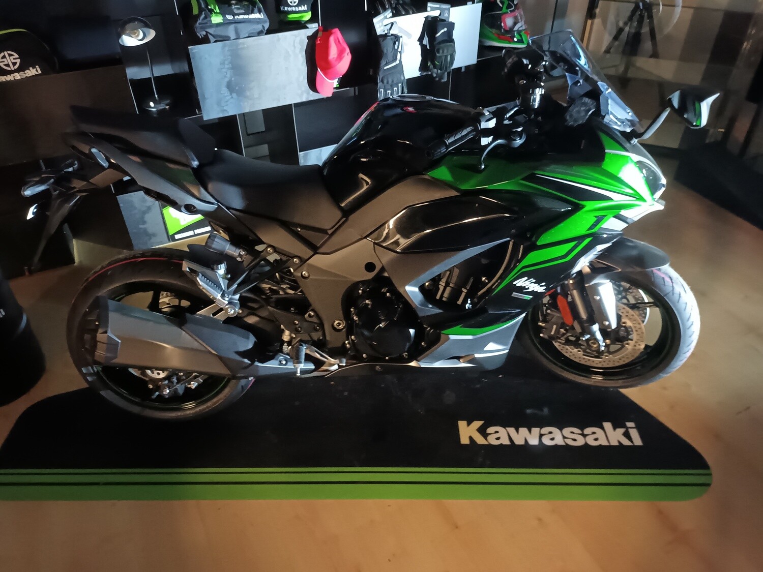 Kawasaki Ninja sx 1000 2024 Emerald Blazed Green / Metallic Matte Graphenesteel Gray / Metallic Diablo Black