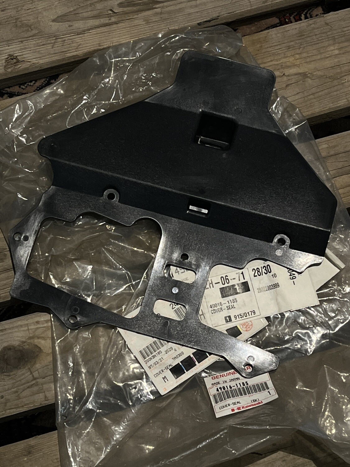 49016-1185 COVER SEAL KAWASAKI NINJA ZX 7R/7RR 1996/2003 49016-1185 COVER SEAL KAWASAKI NINJA ZX 7R/7RR 1996/2003