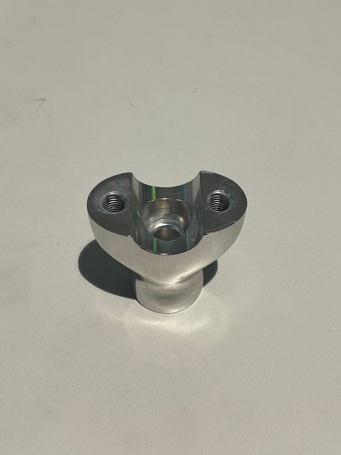 T2040856 | Handlebar Clamp Lower TRIUMPH singolo