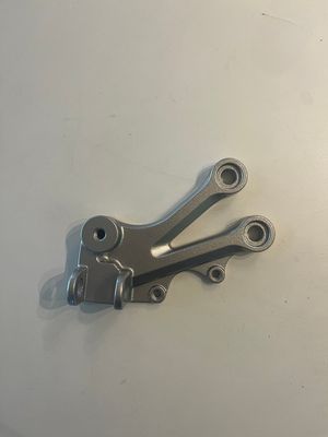 SUPPORTO PEDANA SX NINJA ZX10R 2004/2005