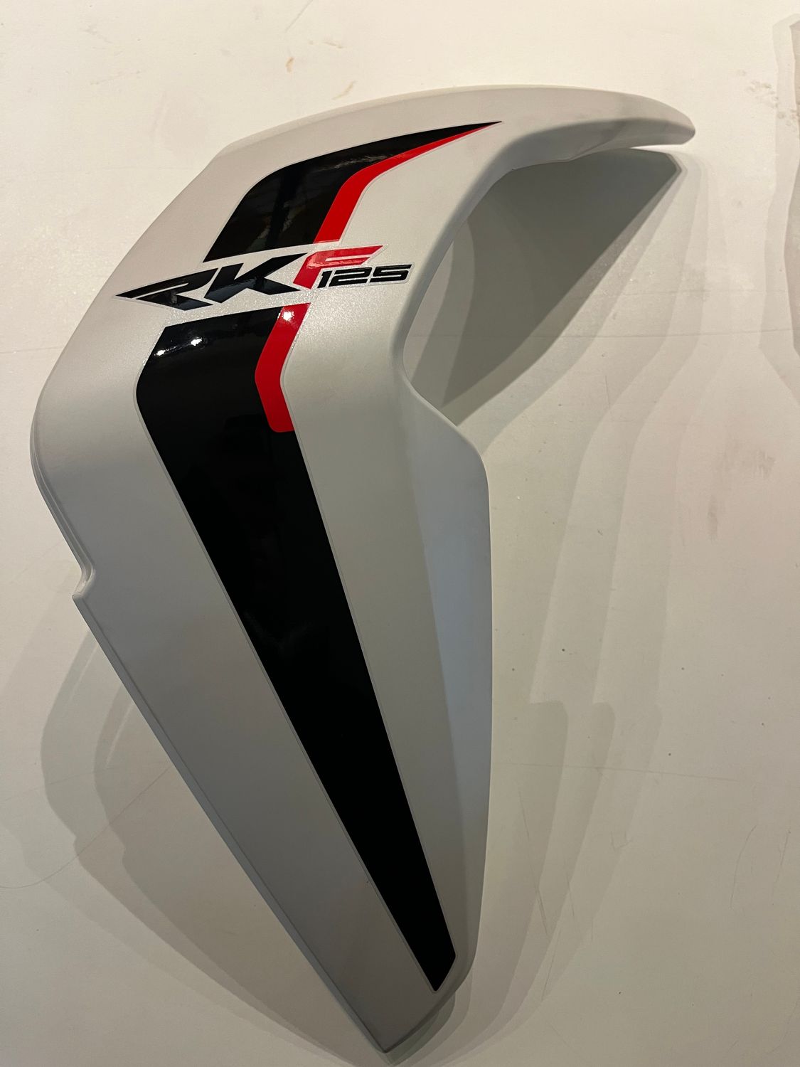 CARENA SERBATOIO SX CON ADESIVI RKF 125 2023/2024