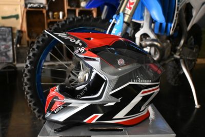 CASCO AIROH TWIST 2.0 SHAKEN TG M AI34A13TW2SRC CASCO AIROH TWIST 2.0 SHAKEN TG M AI34A13TW2SRC