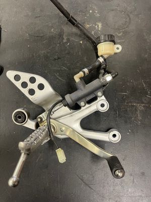 PEDANA POSTERIORE + FRENO POSTERIORE YAMAHA YZF-R 125 2008/2011