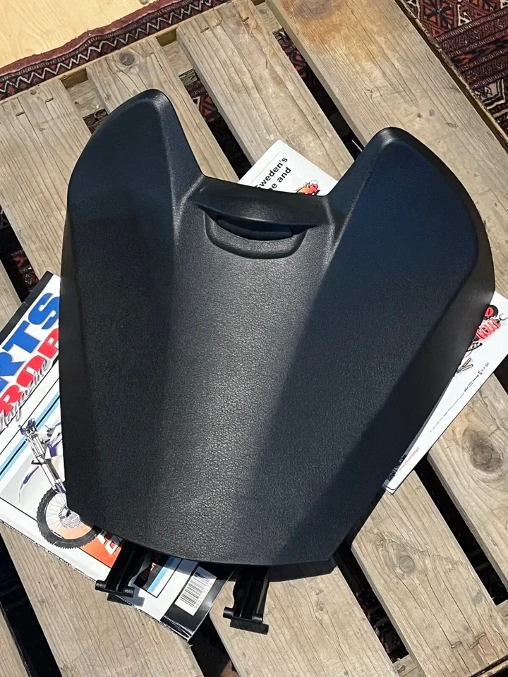 SPORTELLO CONTRO SPORTELLO BAULETTO PIAGGIO MEDLEY 125/150 1B0016810000C