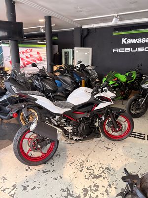 KAWASAKI Z 500 SE MY 2026 BIANCA/ROSSA