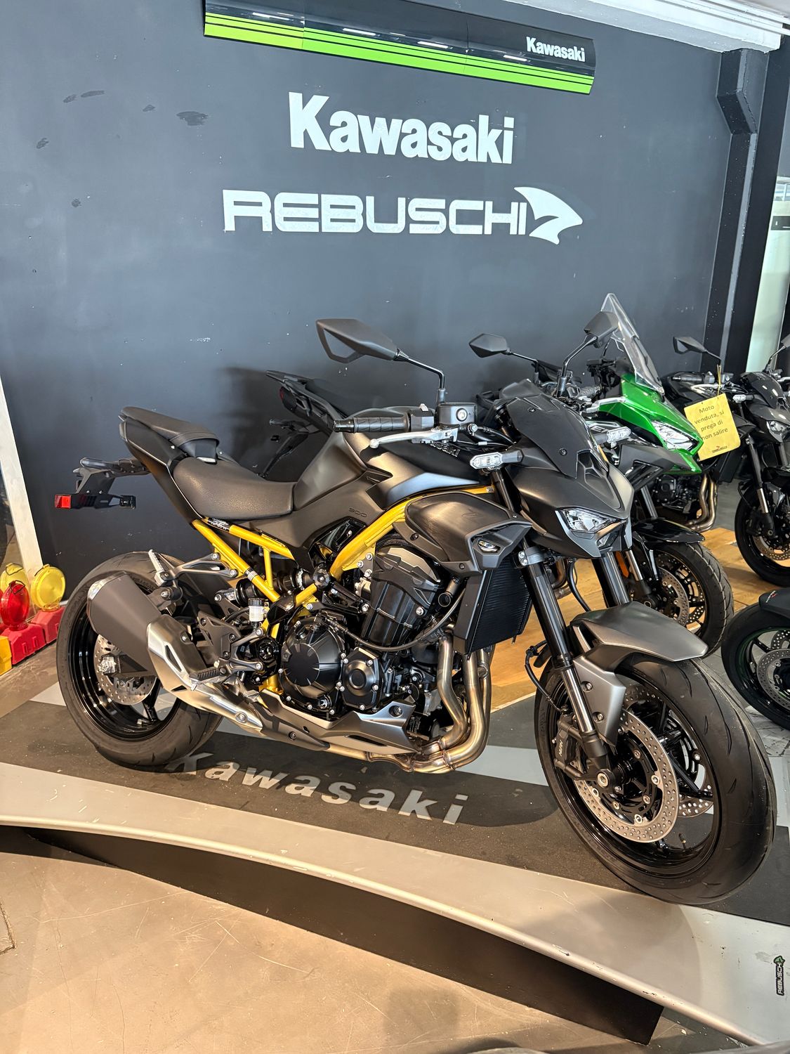 KAWASAKI Z 900 NERO/ORO MY 2026