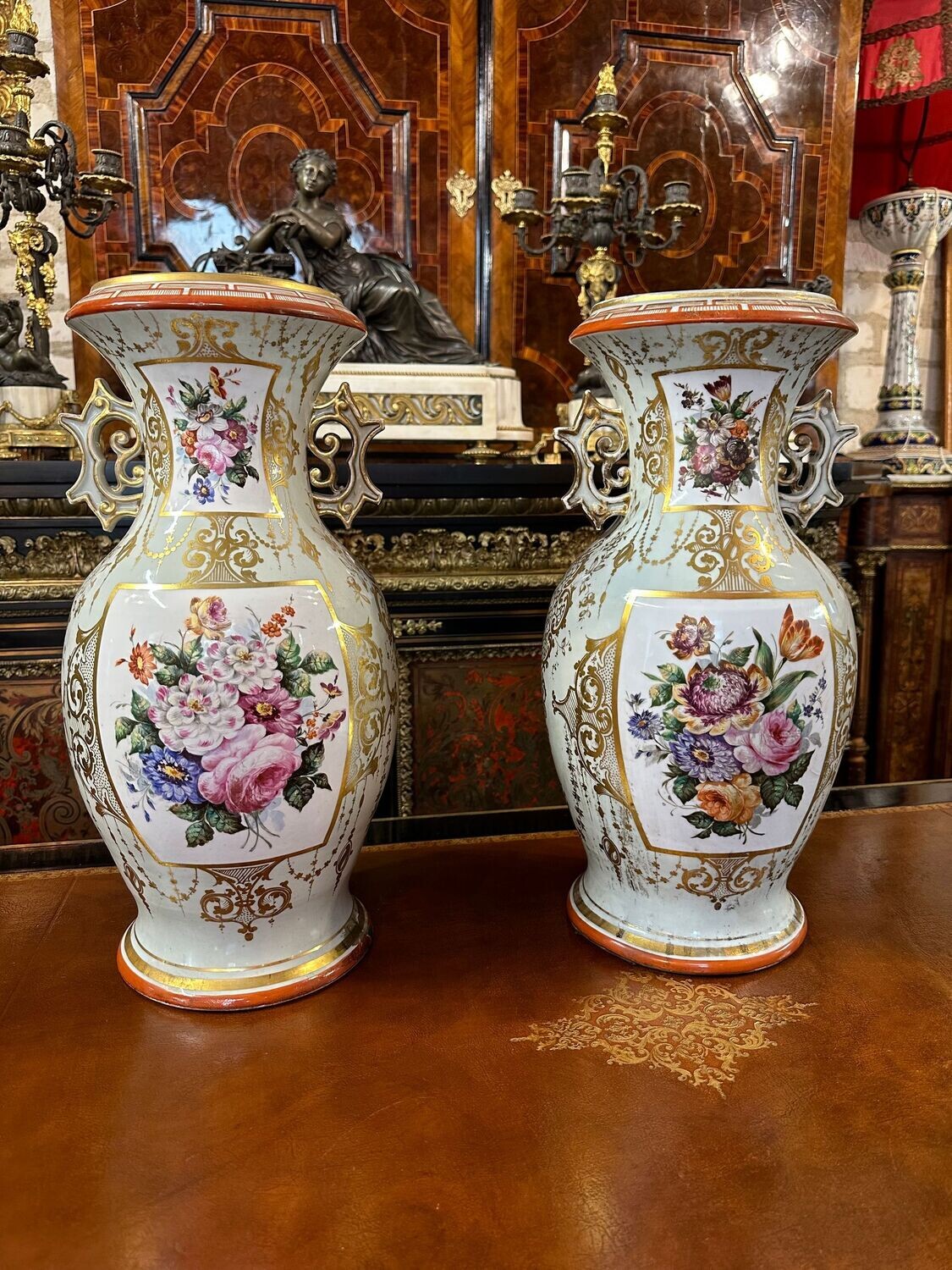 PAIRE DE VASE FLEURIS EN PORCELAINE