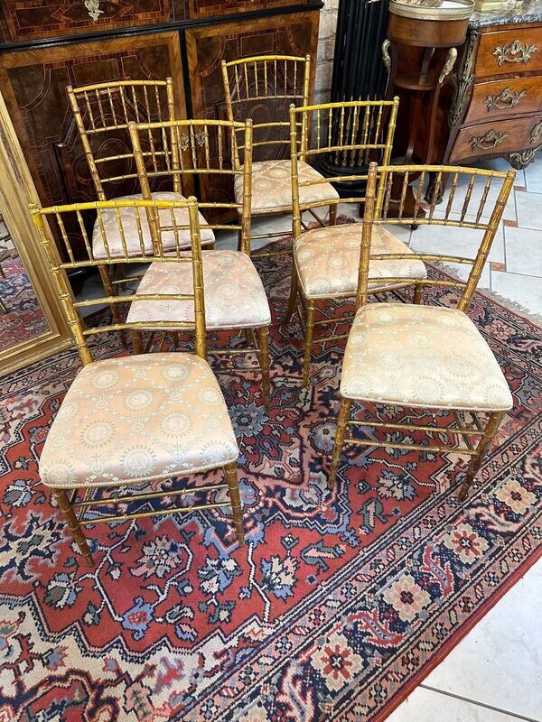 SERIE DE SIX CHAISES EN BOIS DORE ET BAMBOU