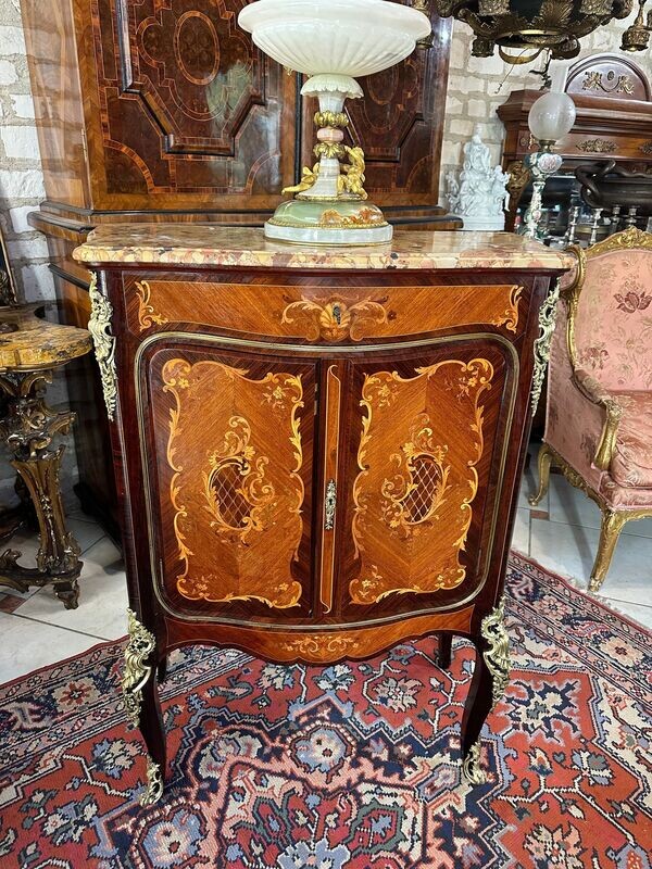 MEUBLE A HAUTEUR D'APPUI DE STYLE LOUIS XV