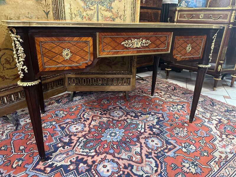 BUREAU PLAT  TOUTE FACE MARQUETERIE A LA REINE STYLE LOUIS XVI