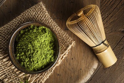 Matcha /Poudre de Kabuse, fouet et cuillère