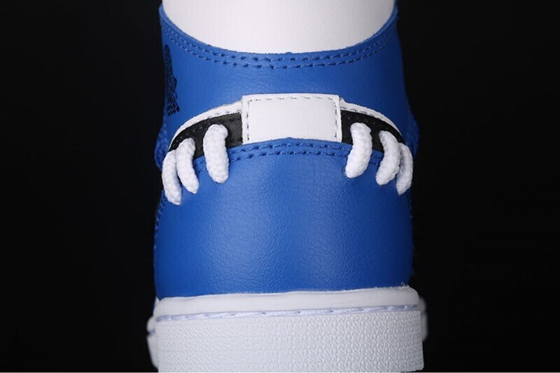 Jordan 1 Mid &#39;Sisterhood