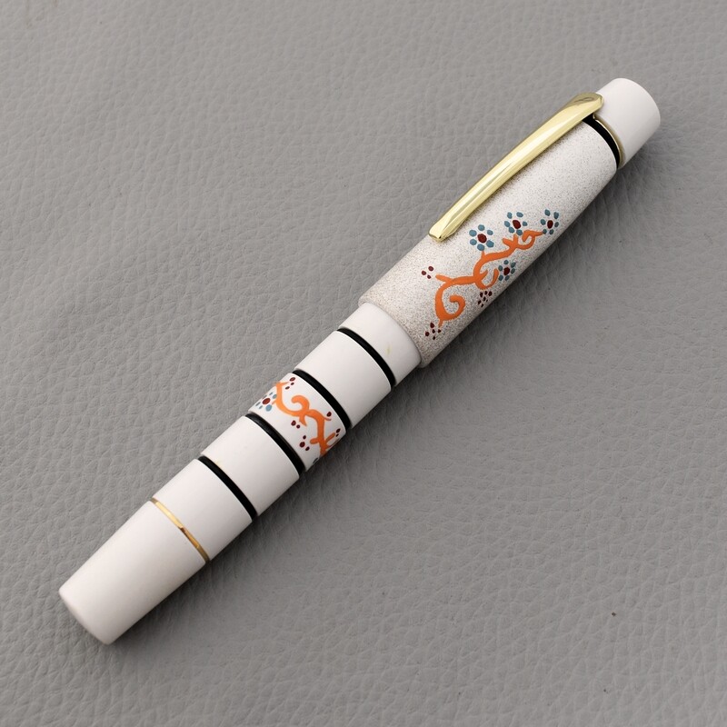 PR166 STRAT JAPAN 2022 "Flowers White GT" - Fountain pen & Rollerball