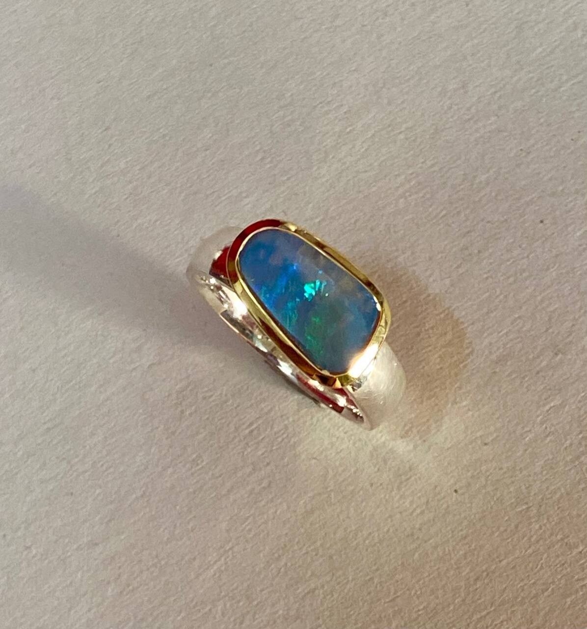 Ring in 925/- Sterlingsilber mit handgeschliffem blauen Natur-Opal