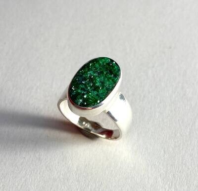 Edler Ring in Sterlingsilber 925/- mit seltenem grünem Granat (Uwarowit)