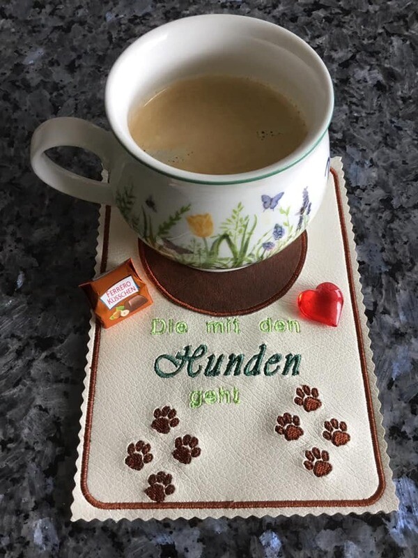 SET Stickdatei Spruch "Die mit dem Hund + den Hunden geht"