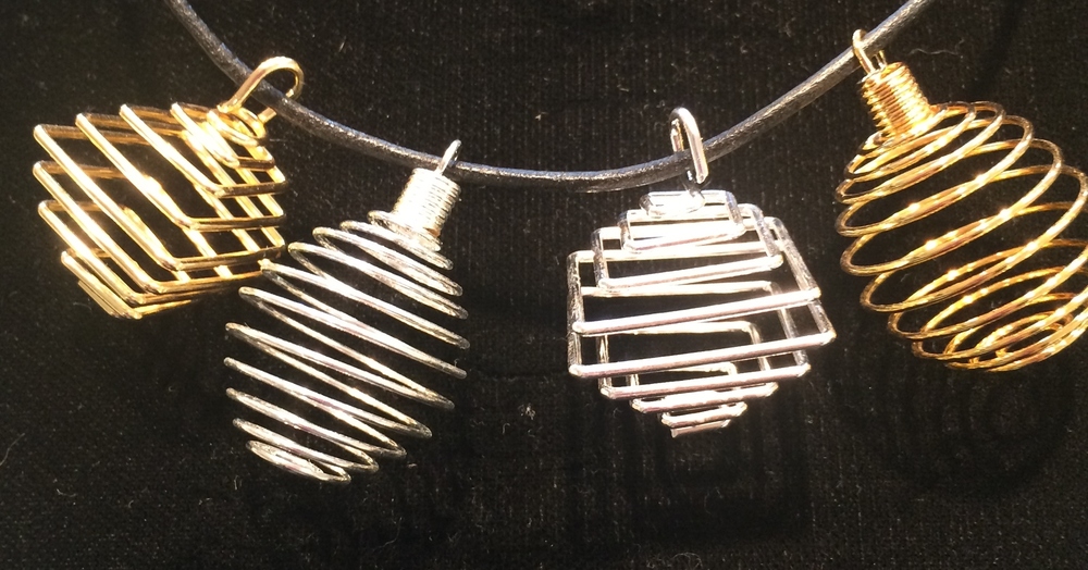 Silver Colored Round Springy pendant cages