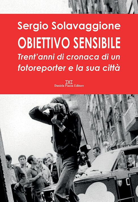 OBIETTIVO SENSIBILE
Trent’anni di cronaca di un fotoreporter e la sua città
