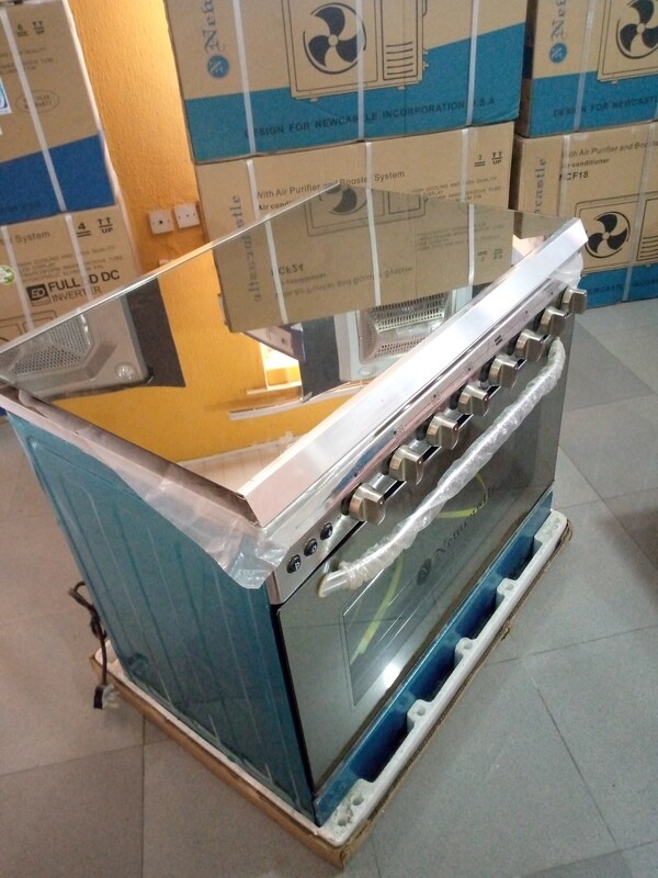 Standing Gas/Electric Oven. 6 Burners