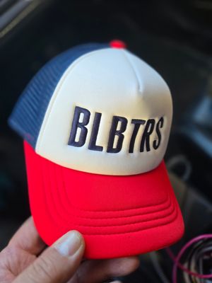 32 - THE BLUEBEATERS NEW TRUCKER HATS