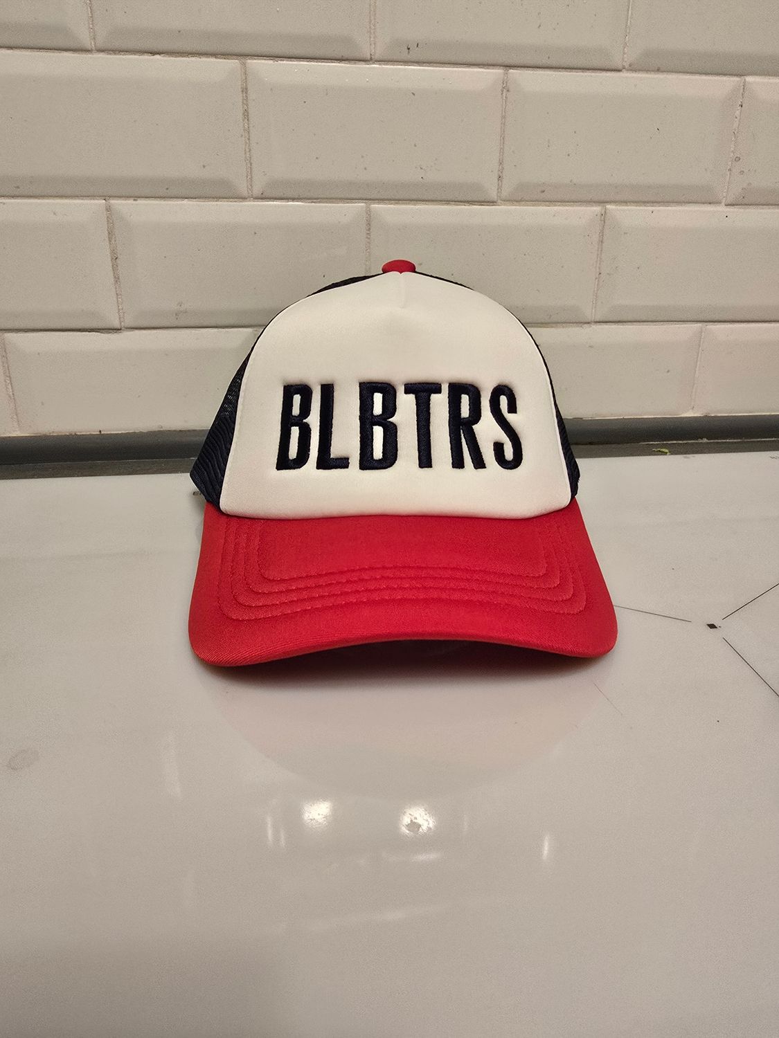 32 - THE BLUEBEATERS NEW TRUCKER HATS
