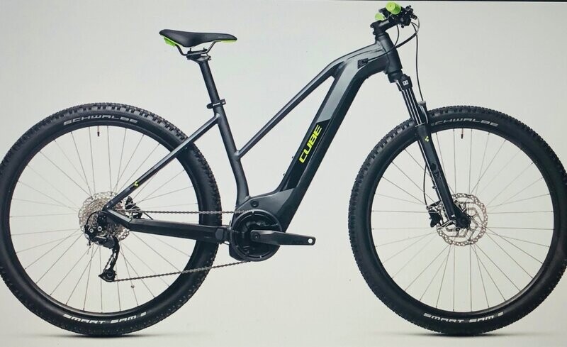 Ladies Medium Cube Reaction 500 ex hire Ladies Medium Cube Reaction 500 ex hire