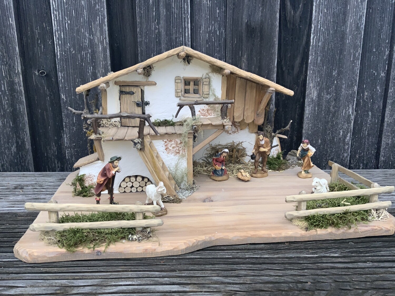 Weihnachtskrippe 60 x 40 x 30 cm ohne Figuren