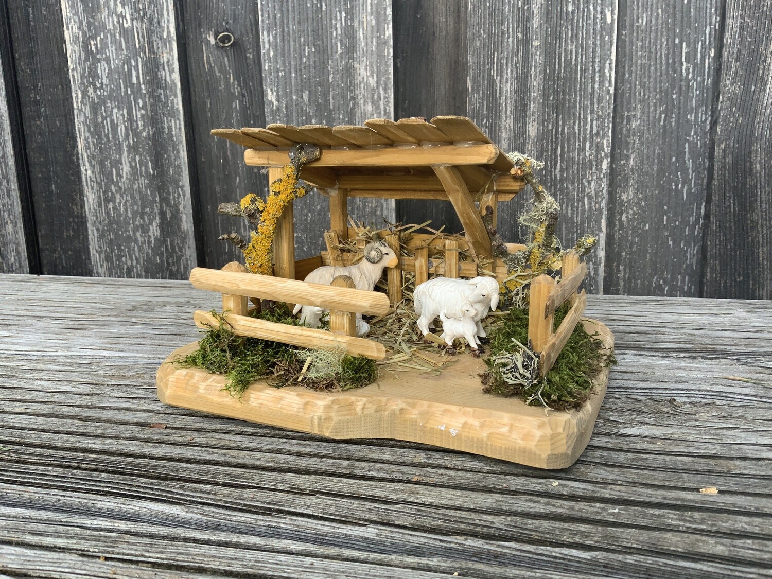 Schafstall 25 x 20 x 14 cm ohne Figuren