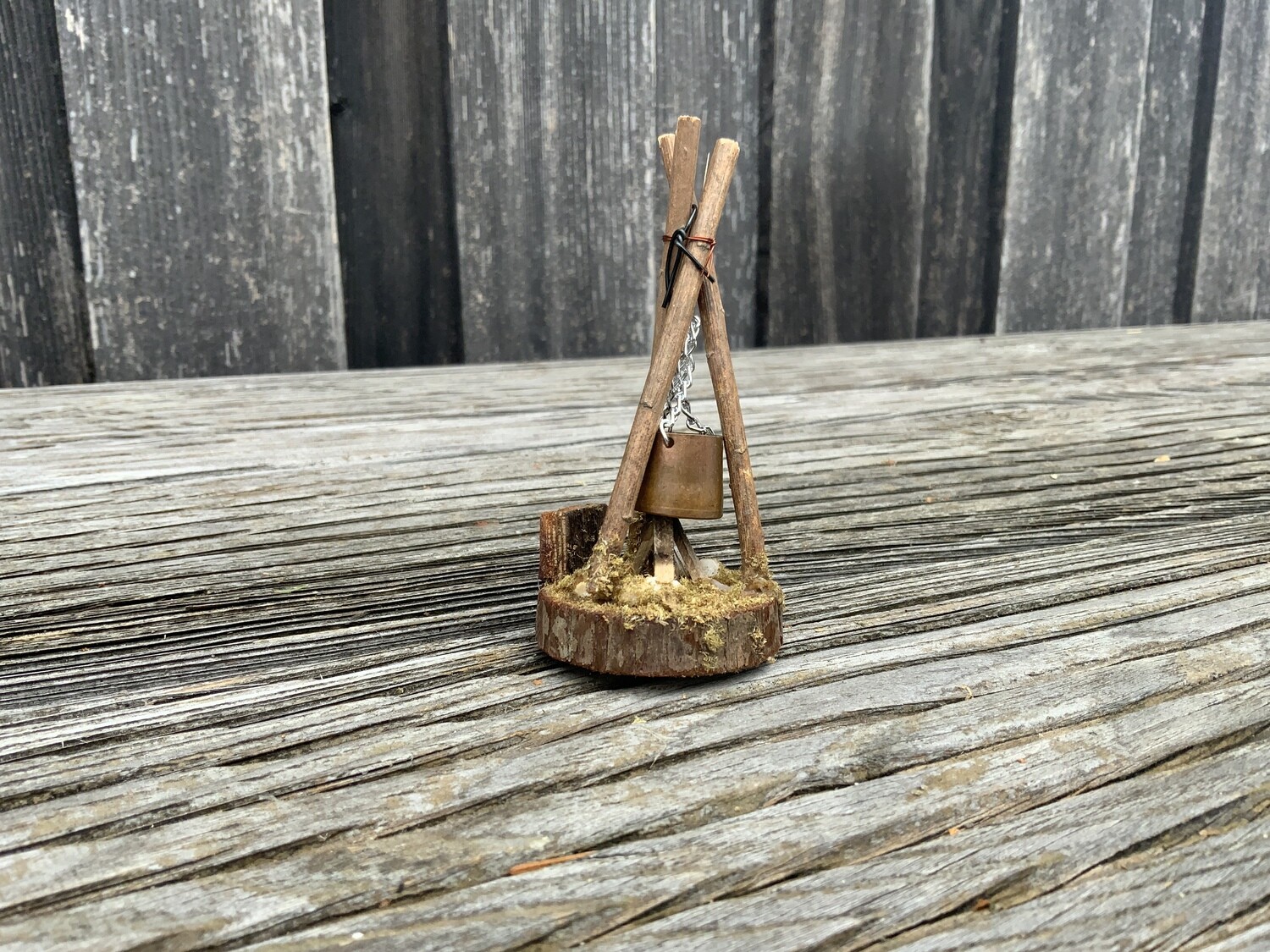 Lagerfeuer 4 x 4 x 10 cm
