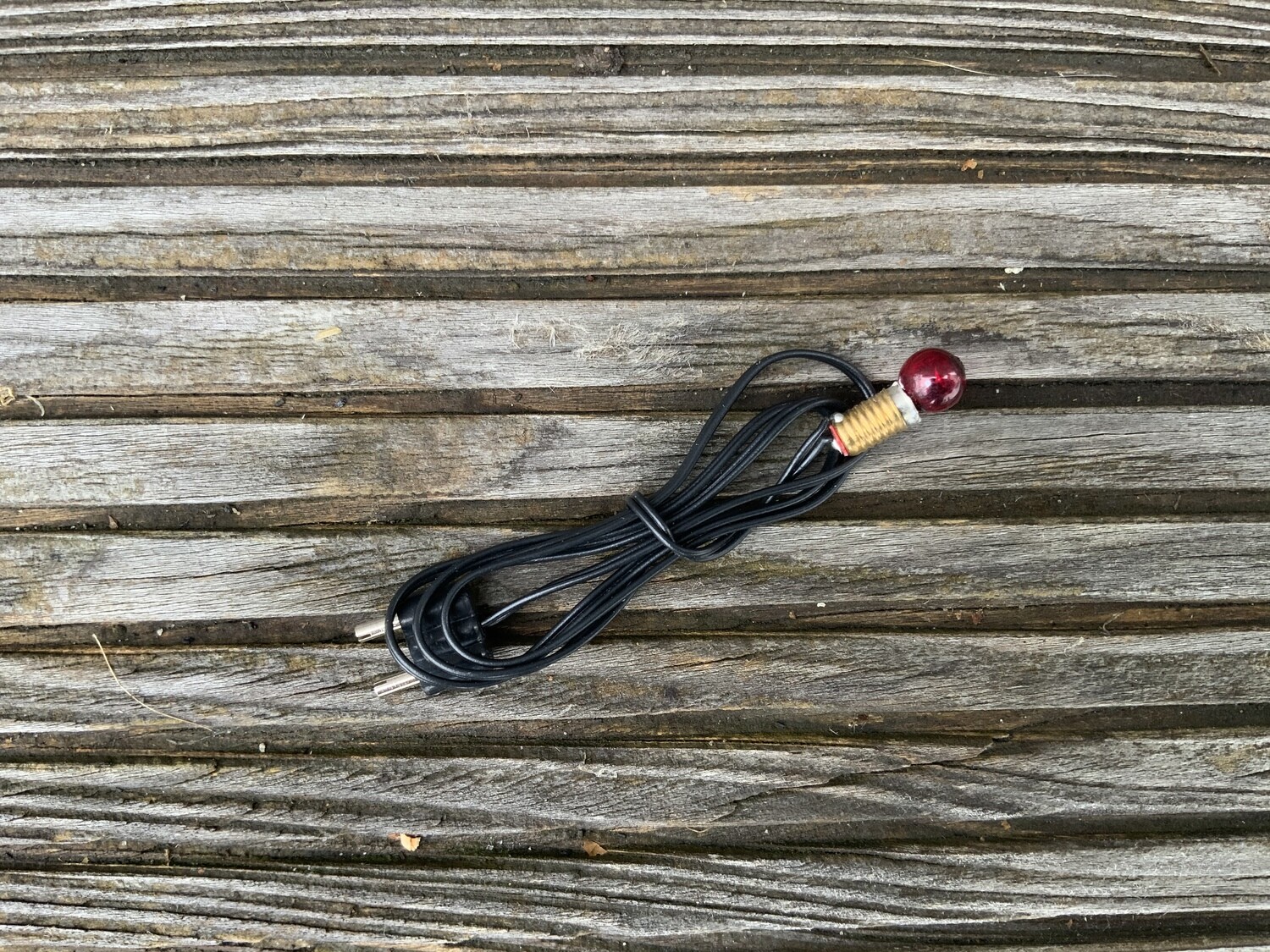 Birnchen 3,5 Volt - E5 rot, mit Fassung, Kabel und Stecker