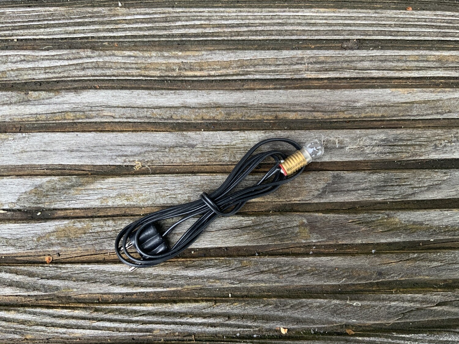 Birnchen 3,5 Volt - E5 weiß, mit Fassung, Kabel und Stecker