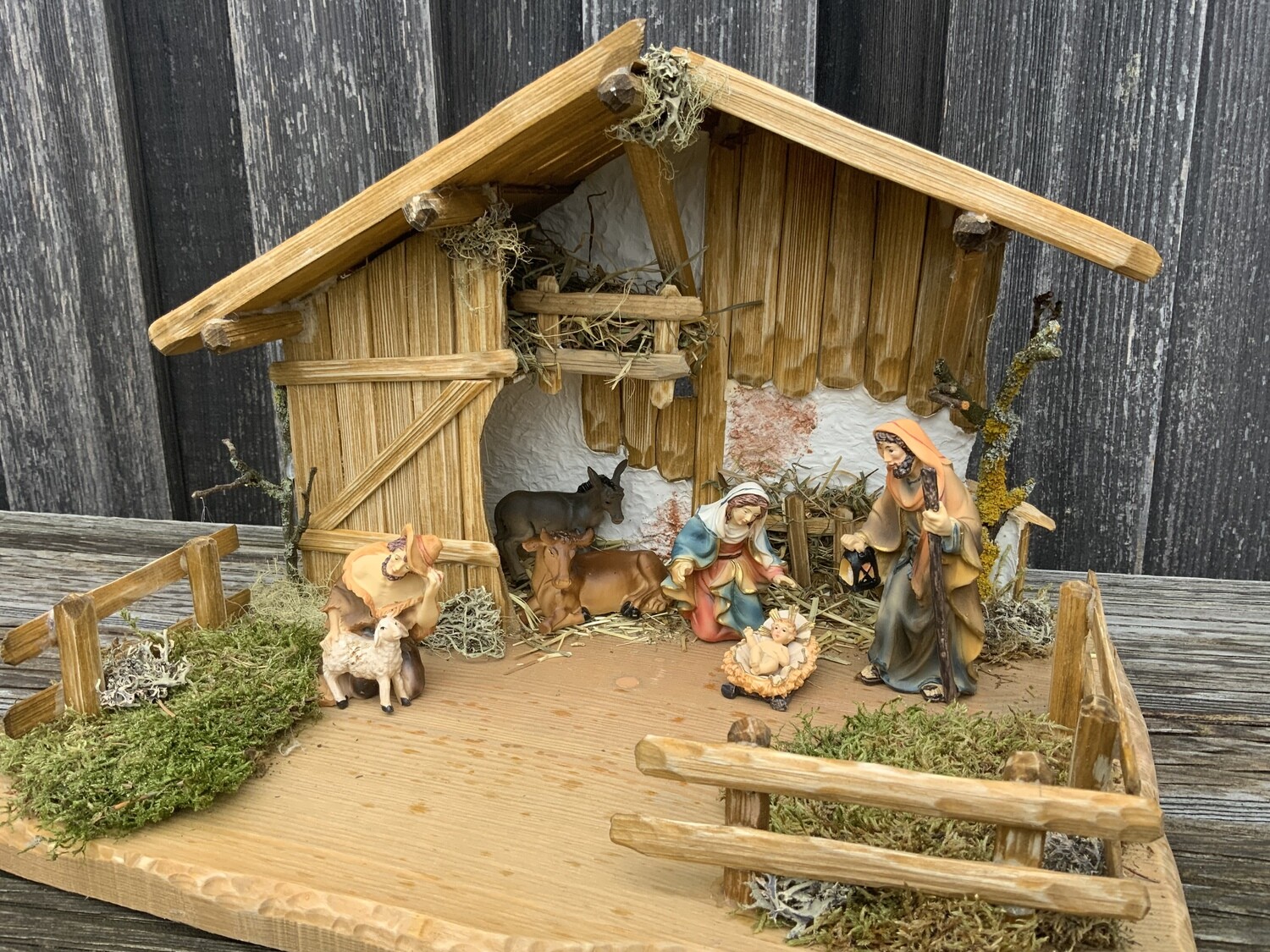 Weihnachtskrippe 40 x 30 x 30 cm ohne Figuren
