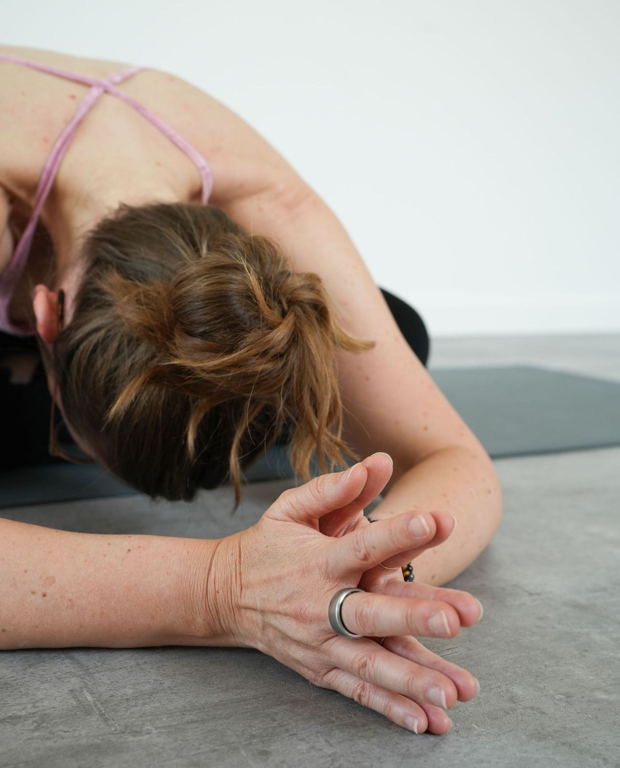 Online Mindful Yoga – Friday 28/11/2025 – 18:00–19:00 (CET / 6–7 PM CET)