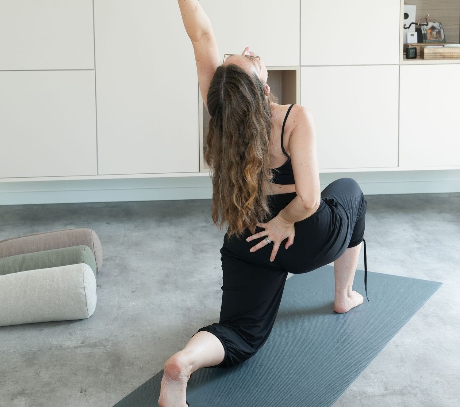 Online Yoga Moonflow – Friday 05/06/2026 – 18:00–19:00 (CET / 6–7 PM CET)