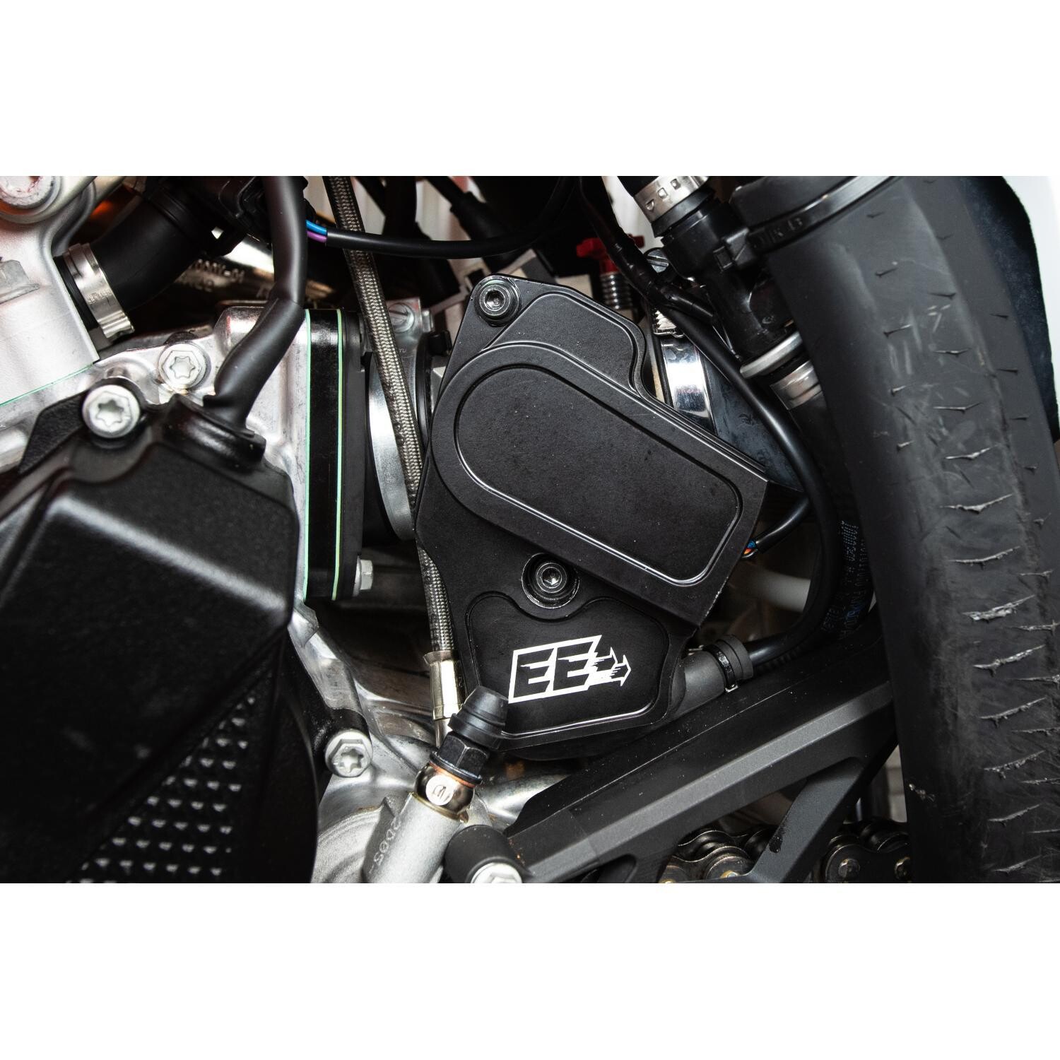 Throttle Body Guard KTM/Husqvarna 2023-> 125/250/300 SX/XC/TX / 2024-> TE/EXC/EC/EX 150/250/300