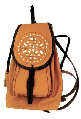 Mochila de cuero marrón con rosetón