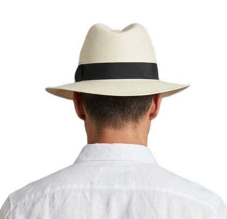 Sombrero blanco con cinta negra