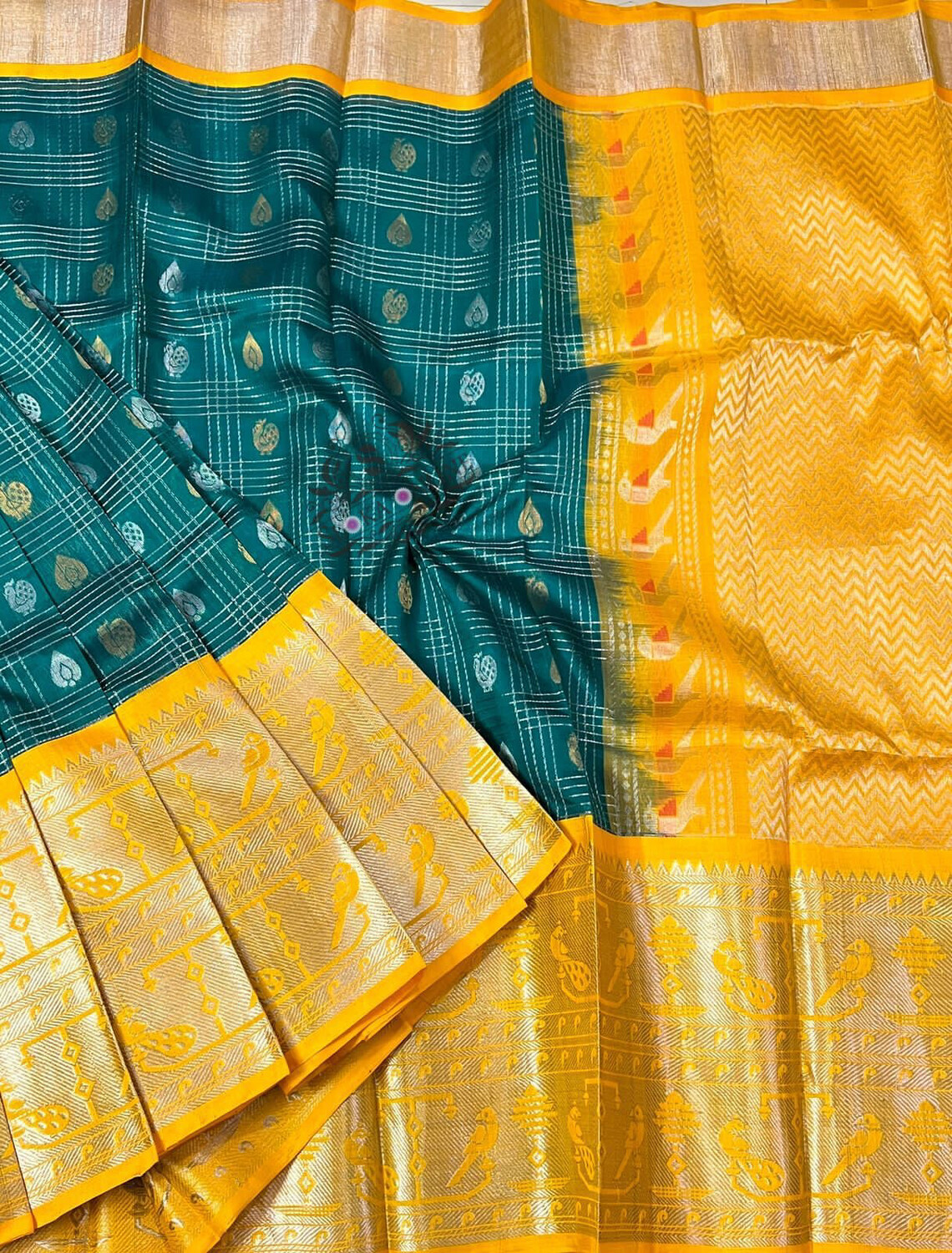 Beautiful colors of  Pure Handloom Kuppadam Pattu Sarees