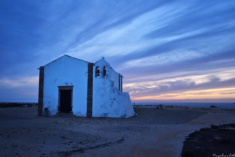 Eglise perdu sur l'ile à Sagres