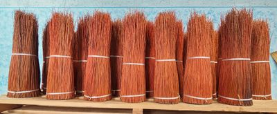 Rosso mattone, salici/corteccia cm 70, kg 2,5 Rosso mattone, salici/corteccia cm 70, kg 2,5