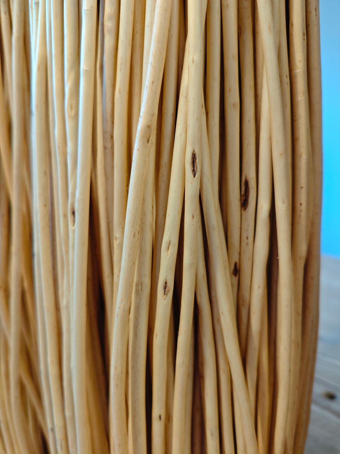 Vimini scortecciati bianchi, lieve macchia di grandine, SOLO PER ORNAMENTO, kg 2,5