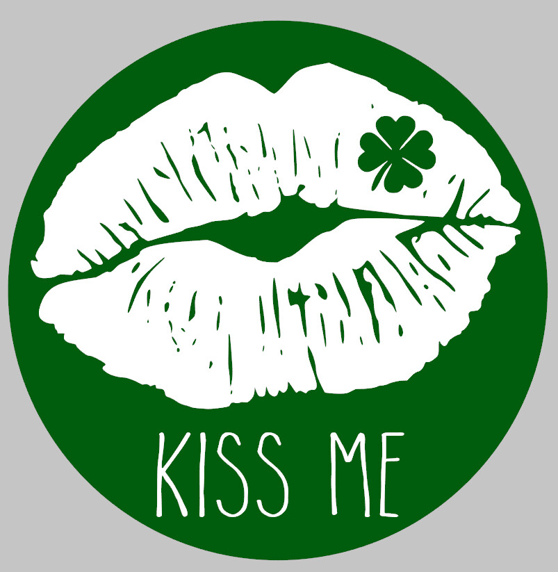 St. Patrick's Day Round Kiss Me with 3D piece