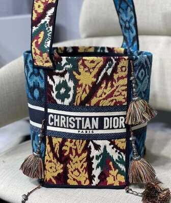 CHRISTIAN DIOR