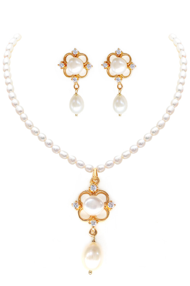 Simple Pearl Necklace Set