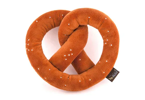 PLAY INTERNATIONAL CLASSIC POOCHIE PRETZEL